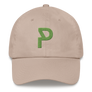 Sandfärgad beige keps med gräsgrön brodyr