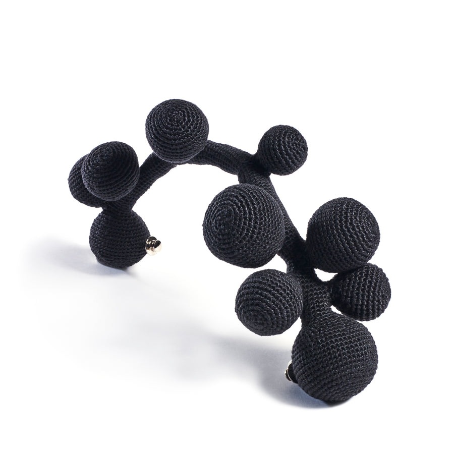Crochet shoulder brooch - Black
