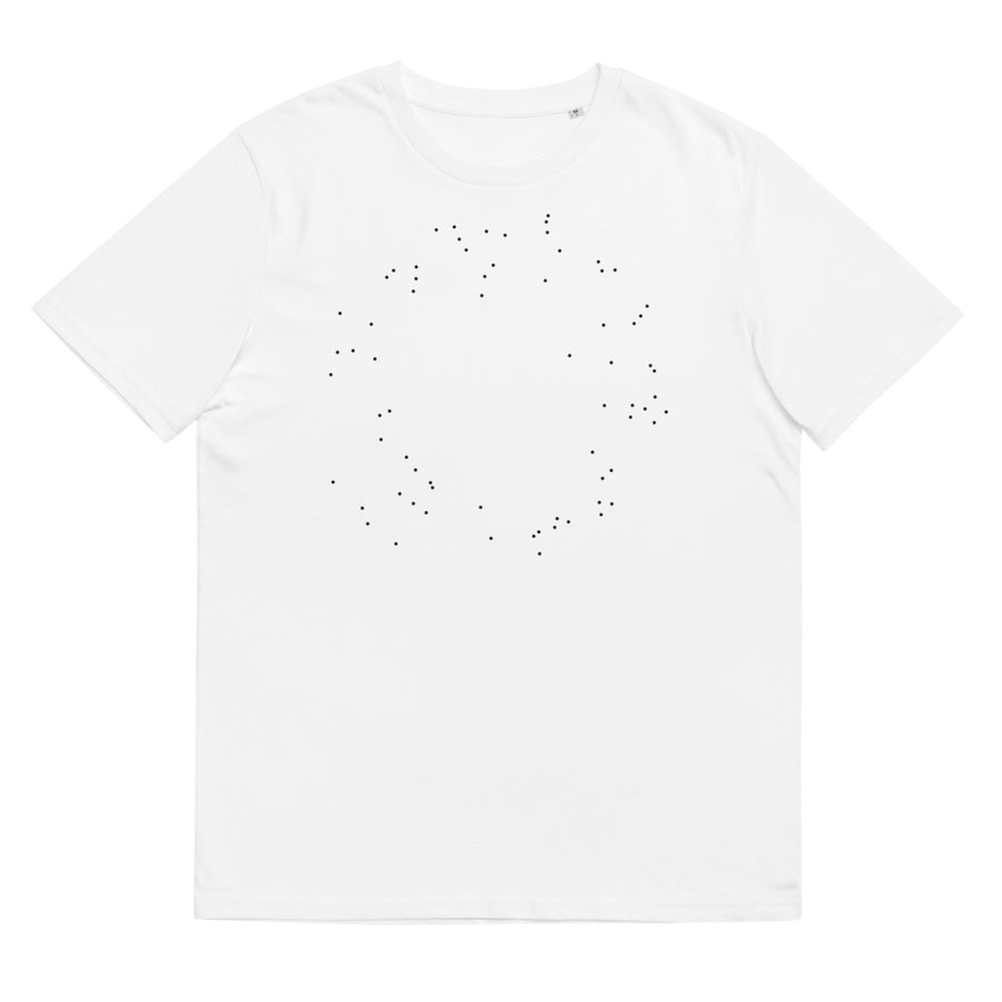 Vit T-shirt med Correlations svarta prickmönster.